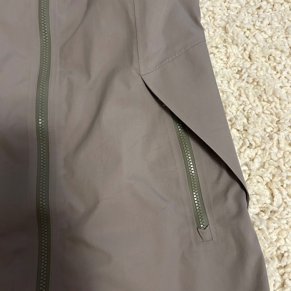 Lululemon Rain Jacket - Picture 4 of 8